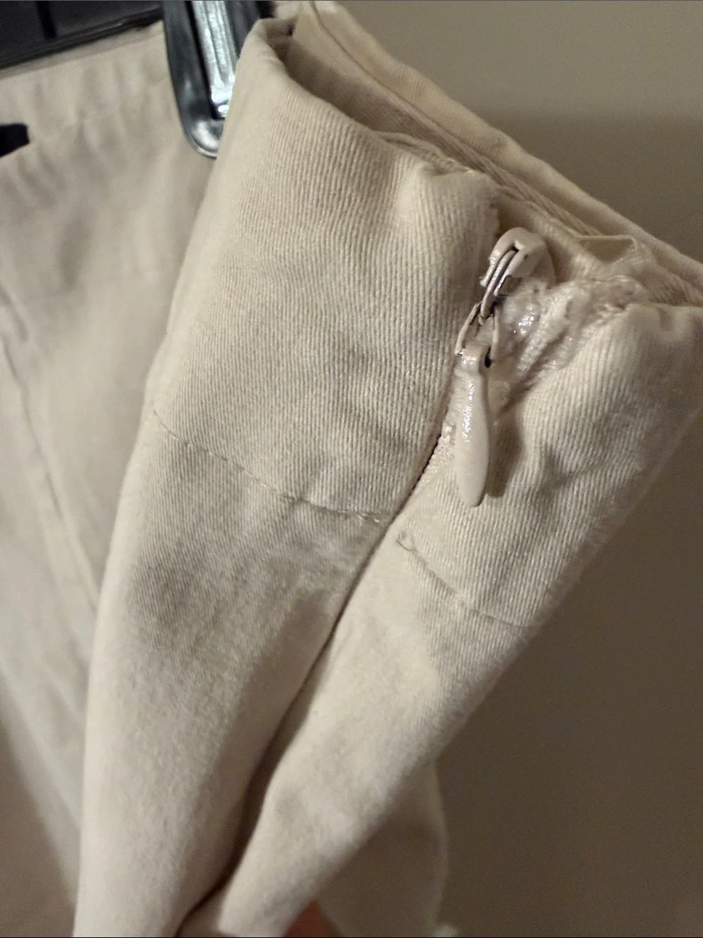 Talbots Woman Light Beige Chinos with side zip Sz 22W excellent condition